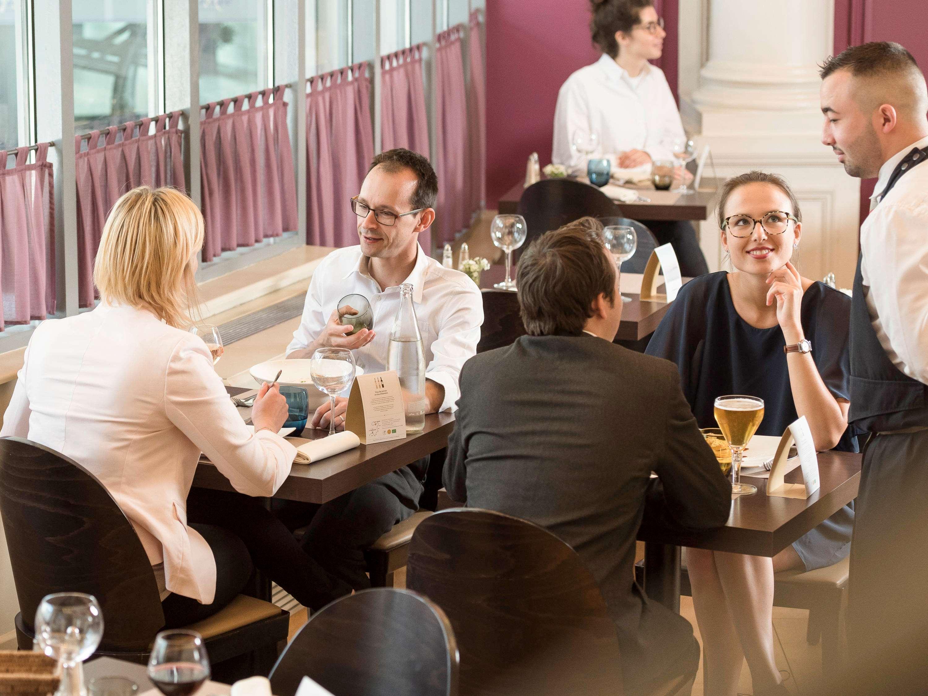 Mercure Lille Roubaix Grand Hotel Bagian luar foto