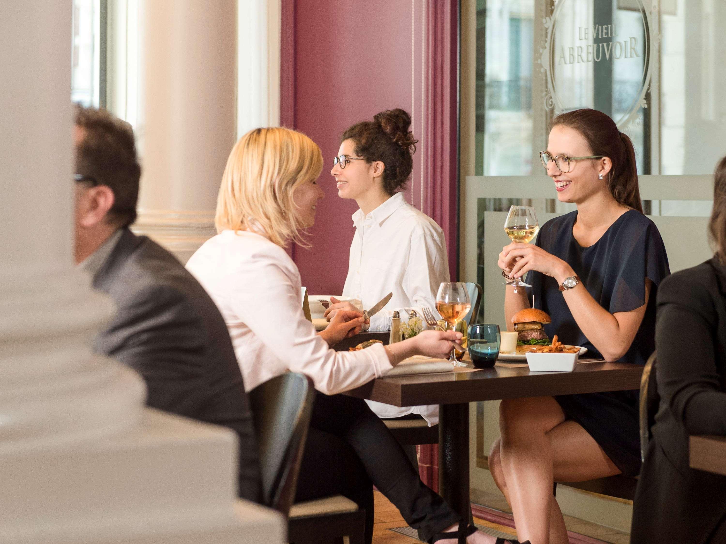 Mercure Lille Roubaix Grand Hotel Bagian luar foto