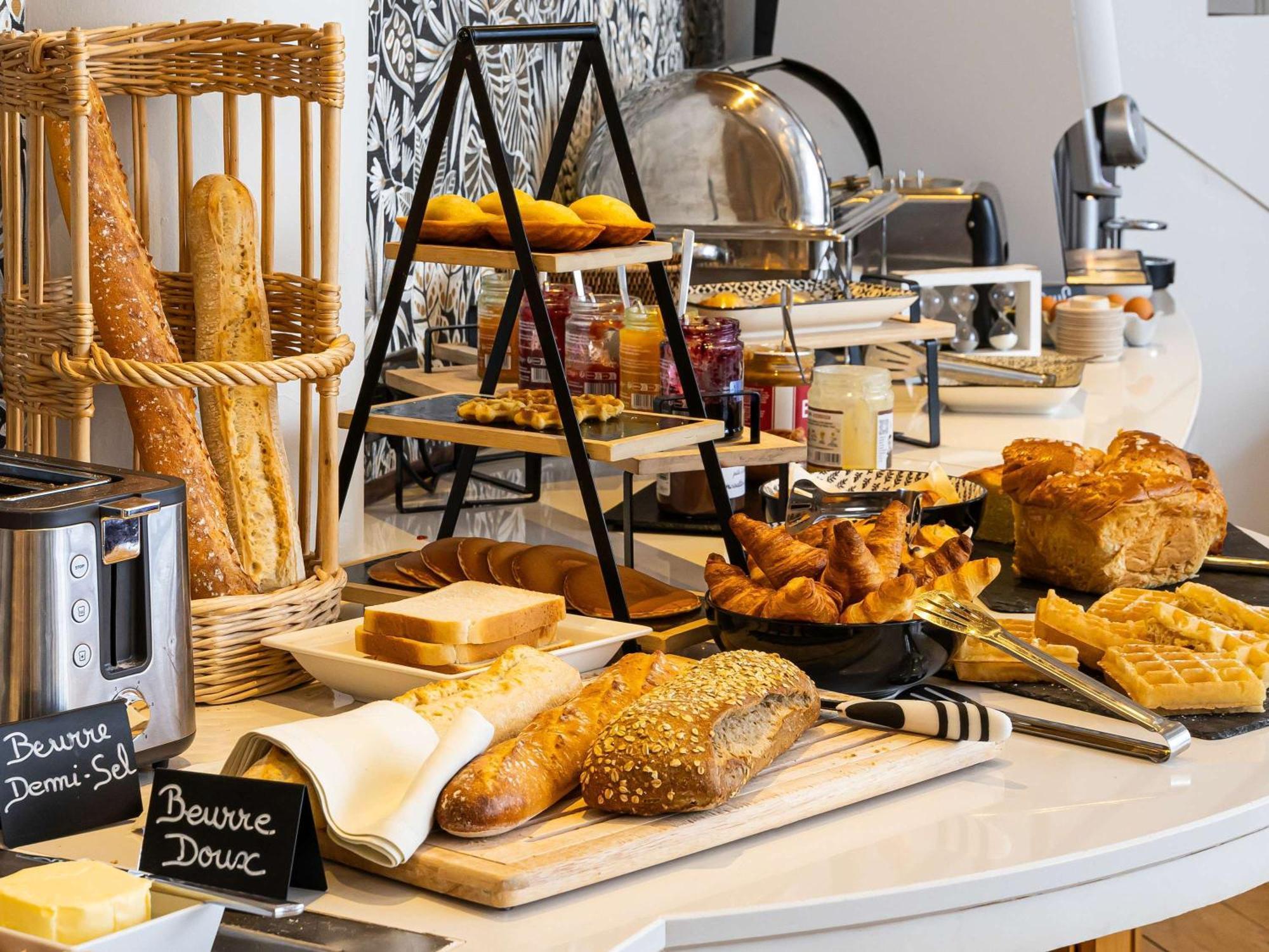 Mercure Lille Roubaix Grand Hotel Bagian luar foto