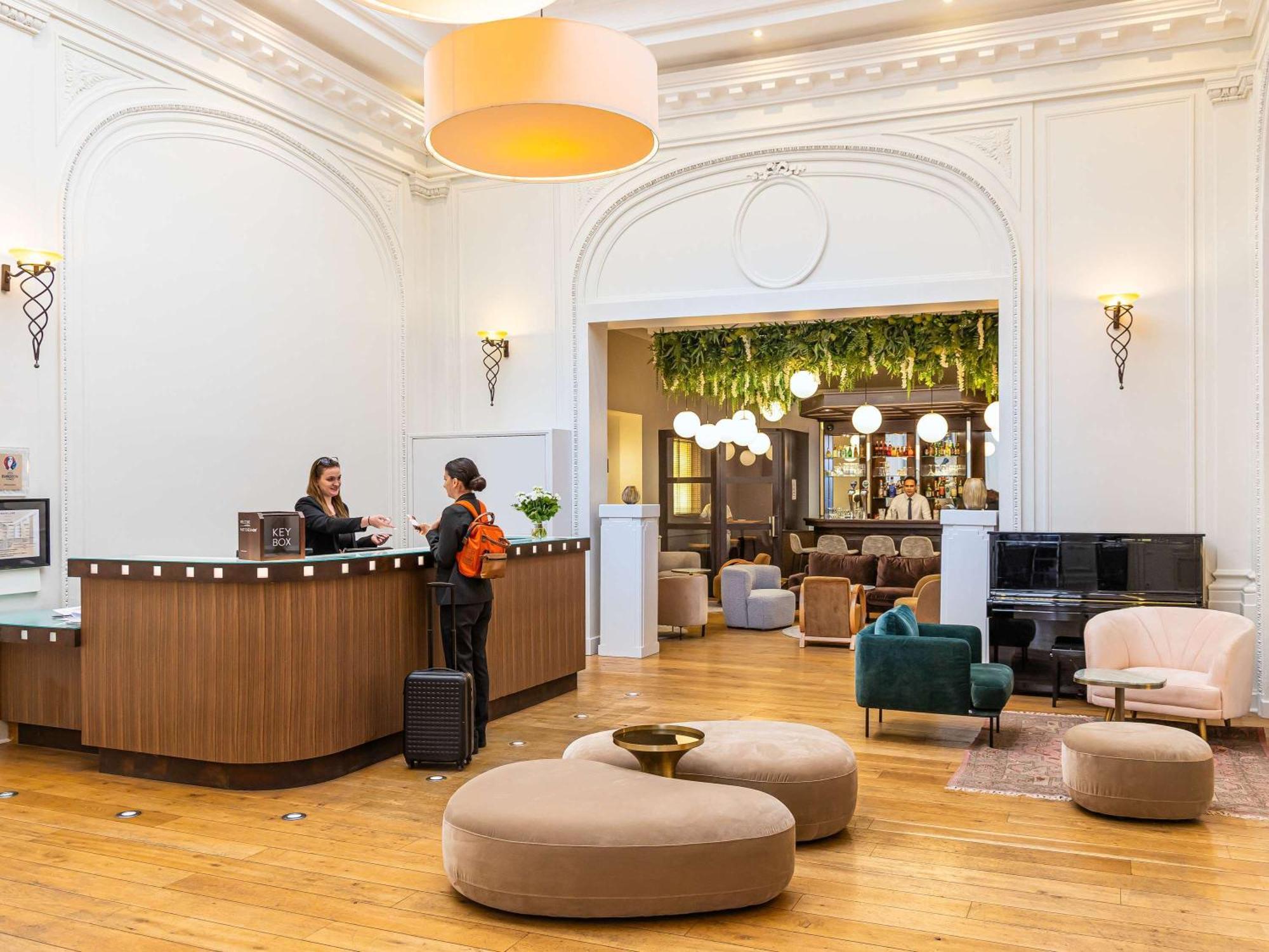 Mercure Lille Roubaix Grand Hotel Bagian luar foto